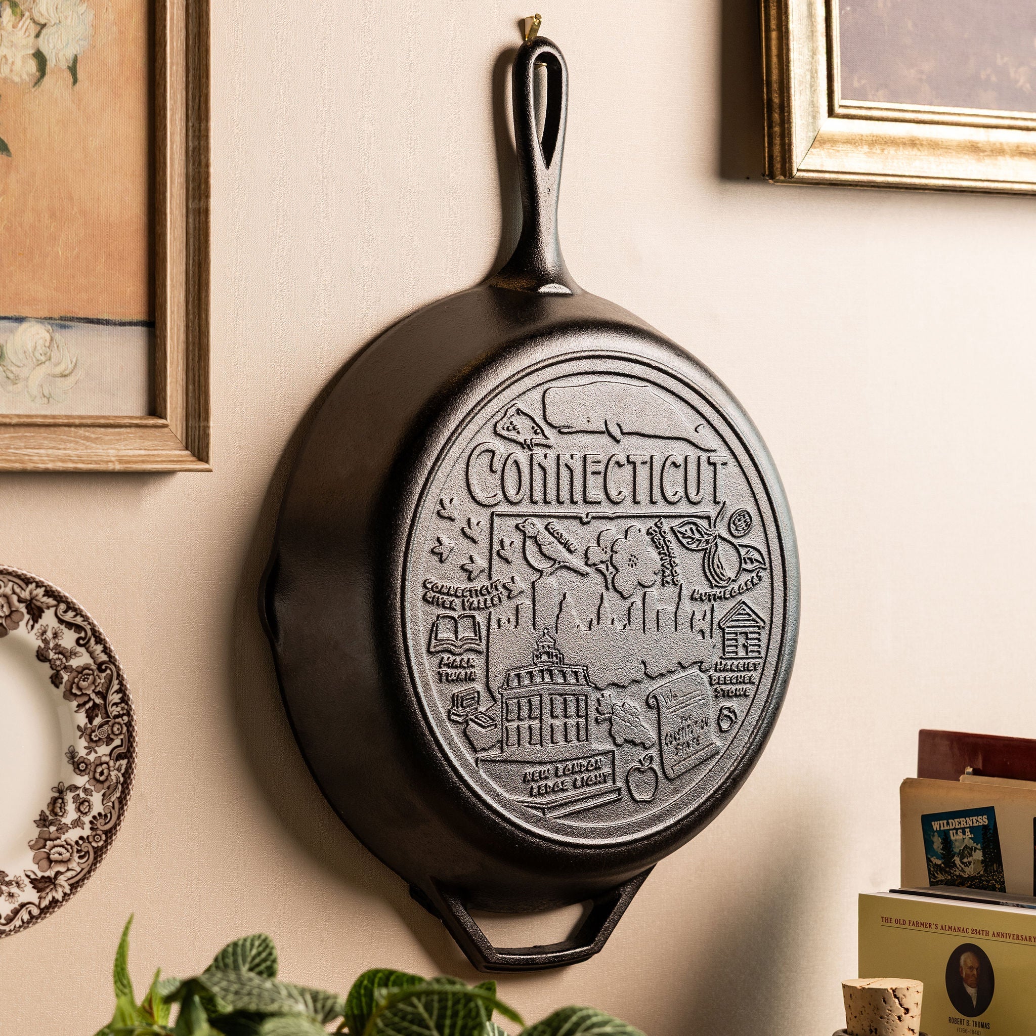 Lodge Heritage American Road Trip: 12 Inch Seasoned Cast Iron Skillet, Connecticut - Image 2