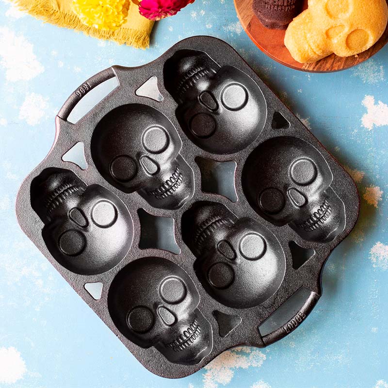 Lodge Heritage Skull Mini Cake Pan - Image 4