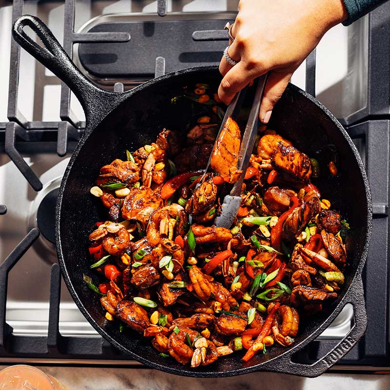 Lodge Heritage Chef Collection 12.5 Inch Wok - Image 4