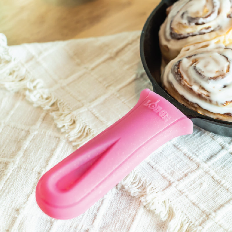 Lodge Heritage Deluxe Silicone Hot Handle Holder - Image 13