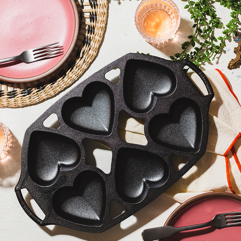 Lodge Heritage Seasoned Cast Iron Heart Mini Cake Pan - Image 5