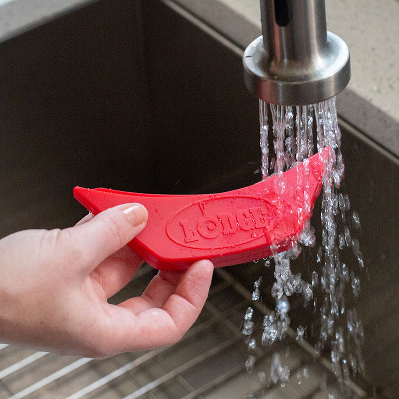 Lodge Heritage Silicone Assist Handle Holder - Image 3