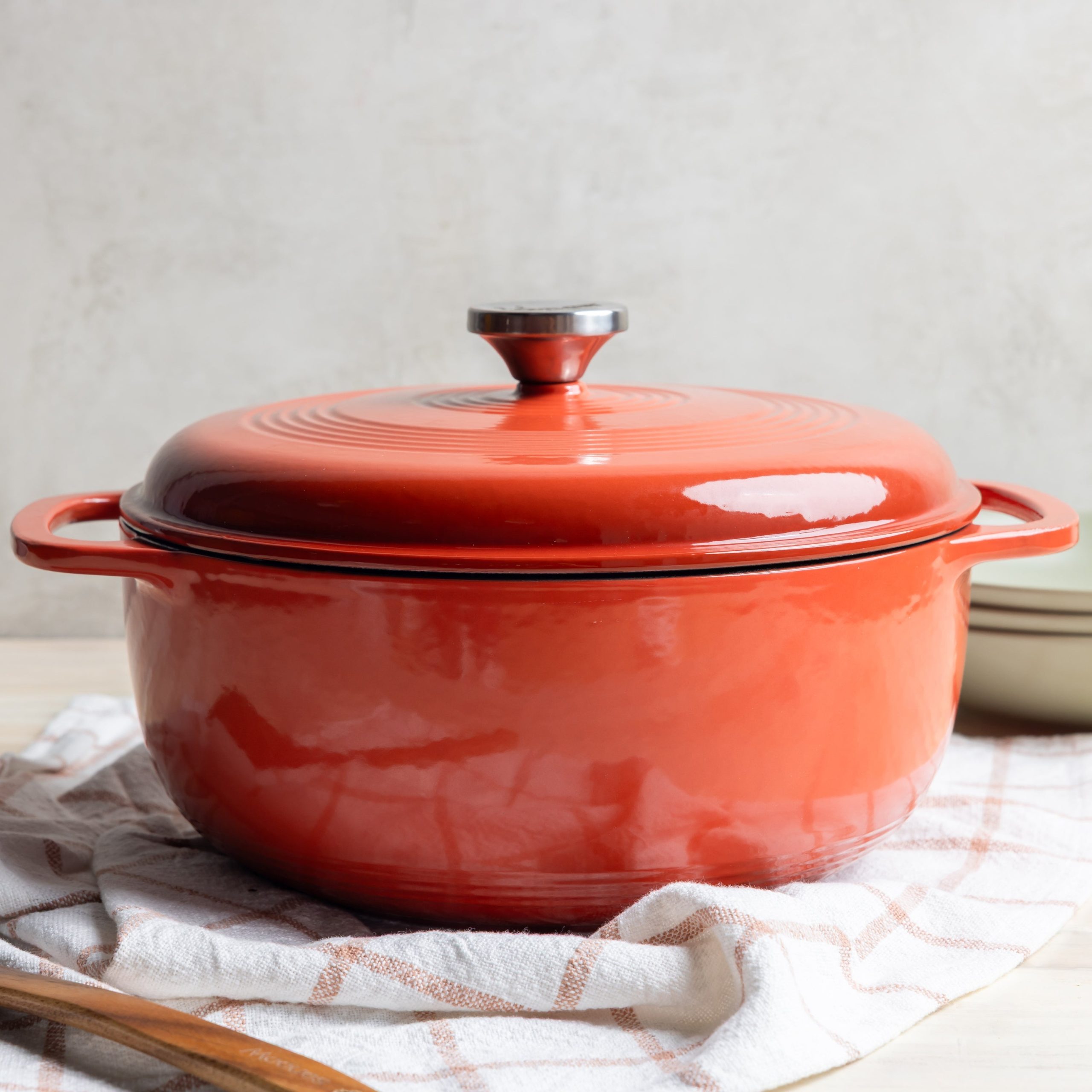 Lodge Heritage Essential Enamel Dutch Oven - Image 100