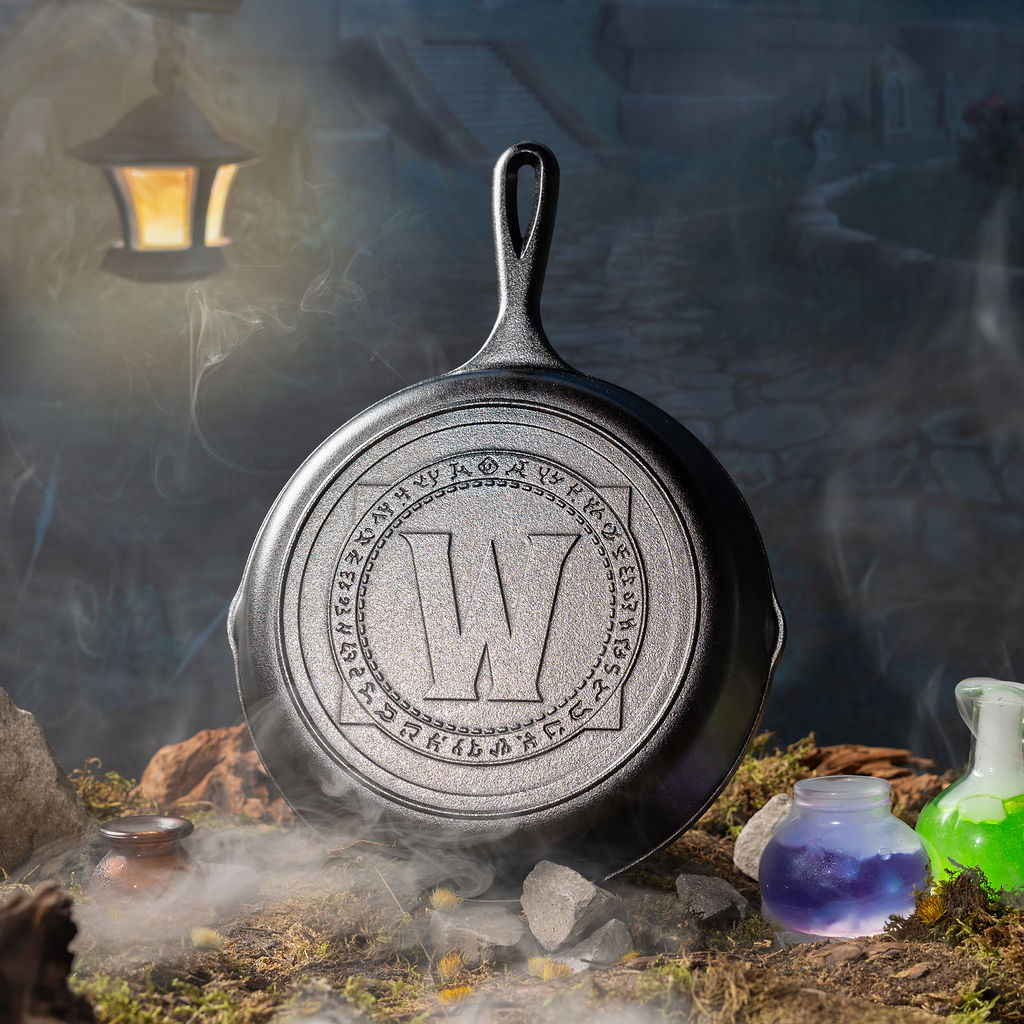 Lodge Heritage 10.25 Inch Seasoned Cast Iron World of Warcraft Skillet - Image 7