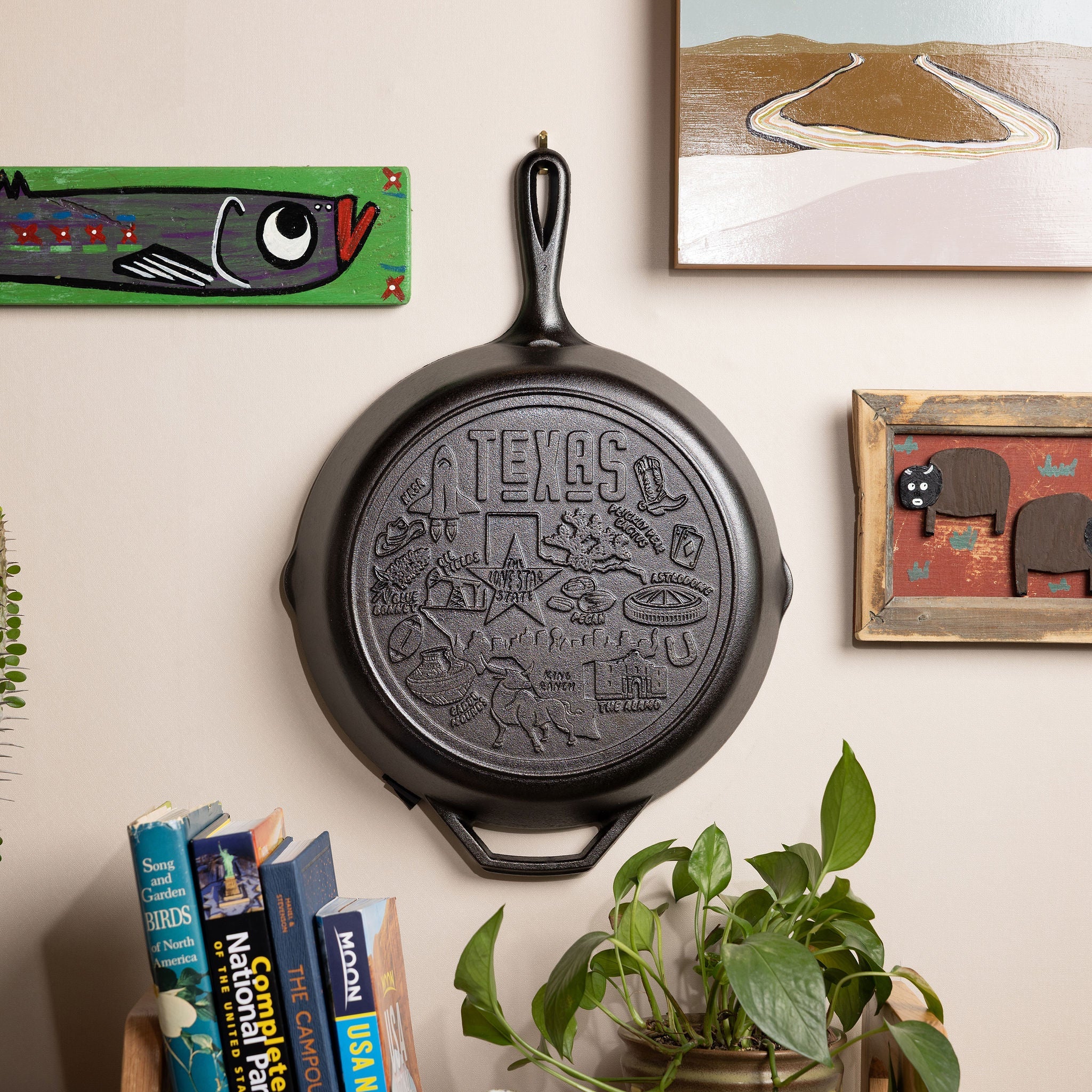 Lodge Heritage American Road Trip: 12 Inch Seasoned Cast Iron Skillet, Texas - Image 3