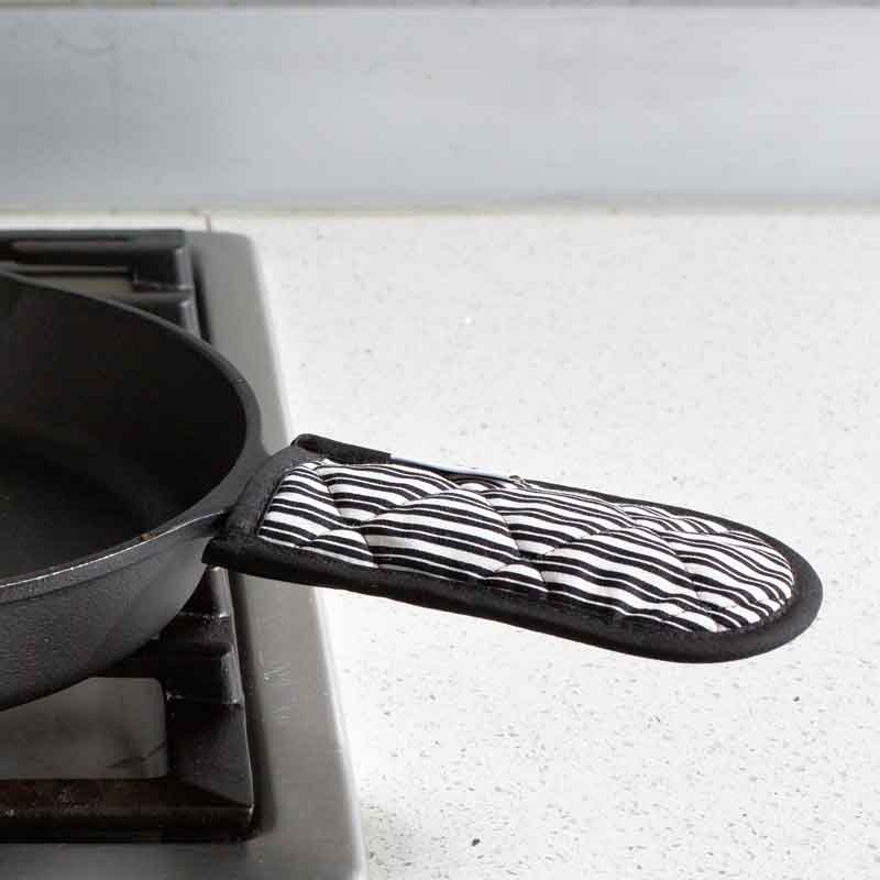 Lodge Heritage Patterned Hot Handle Holders - Image 23