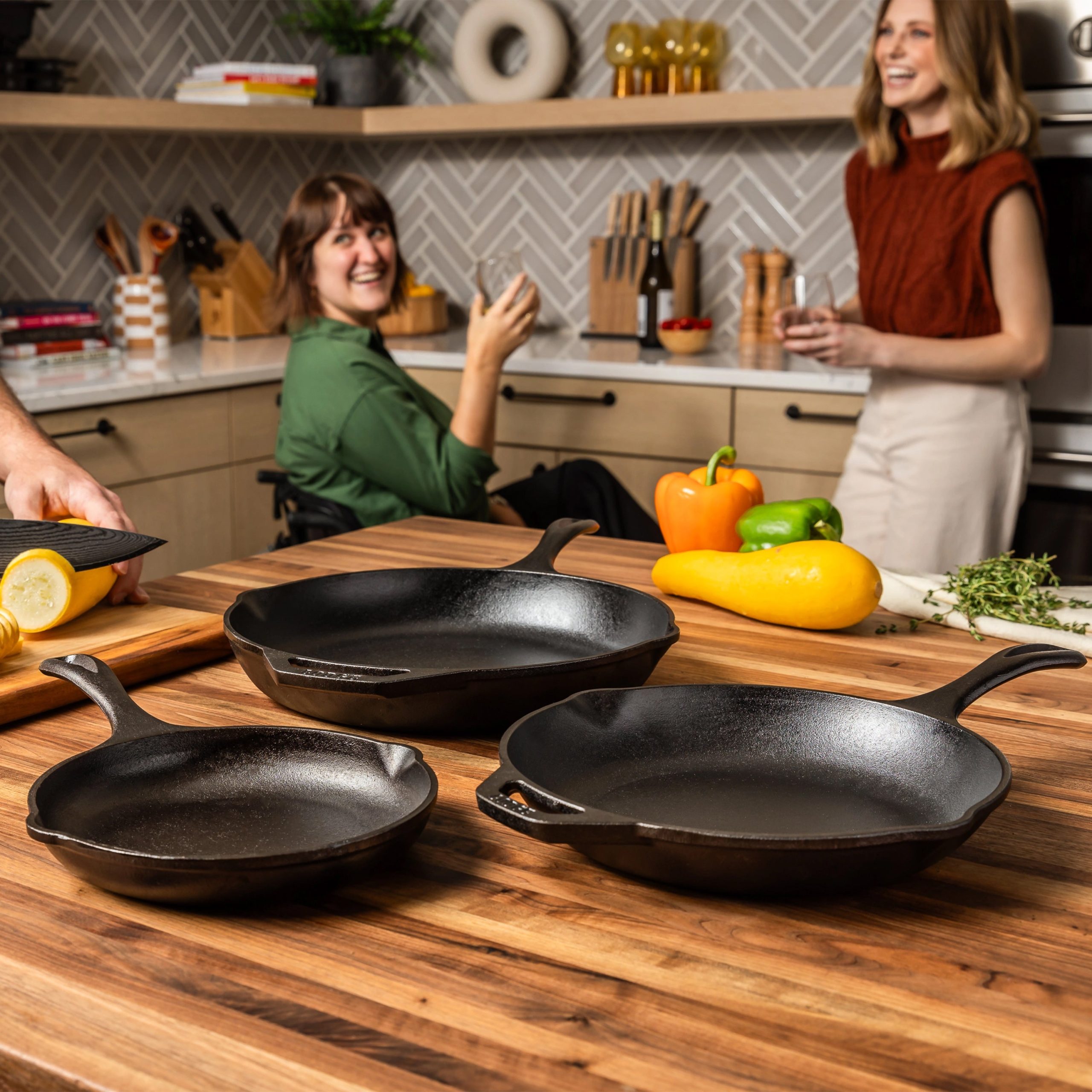 Lodge Heritage Chef Collection 3 Piece Skillet Set - Image 3