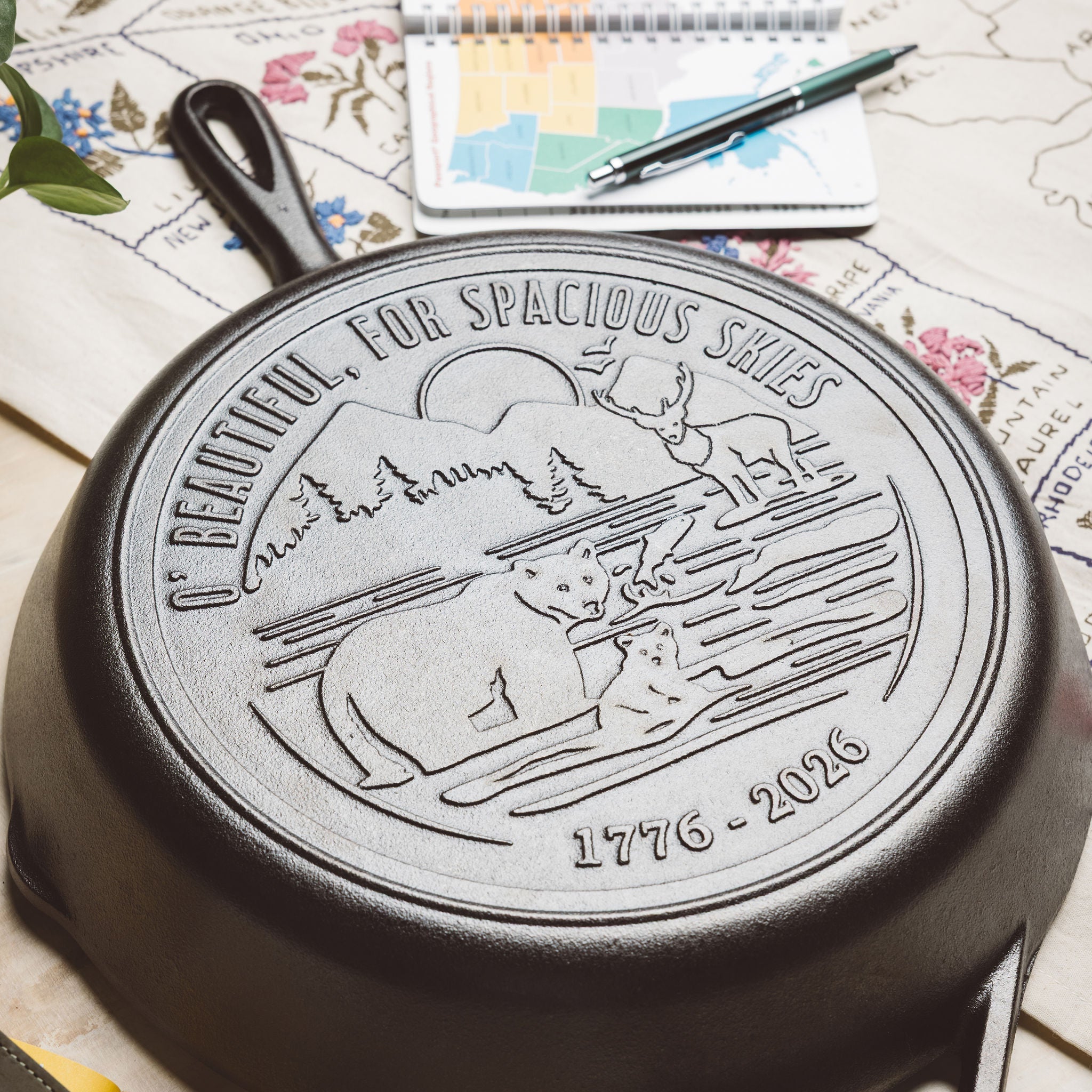 Lodge Heritage Lodge Heritage 12 Inch Seasoned Cast Iron Skillet, Spacious Skies - Image 4