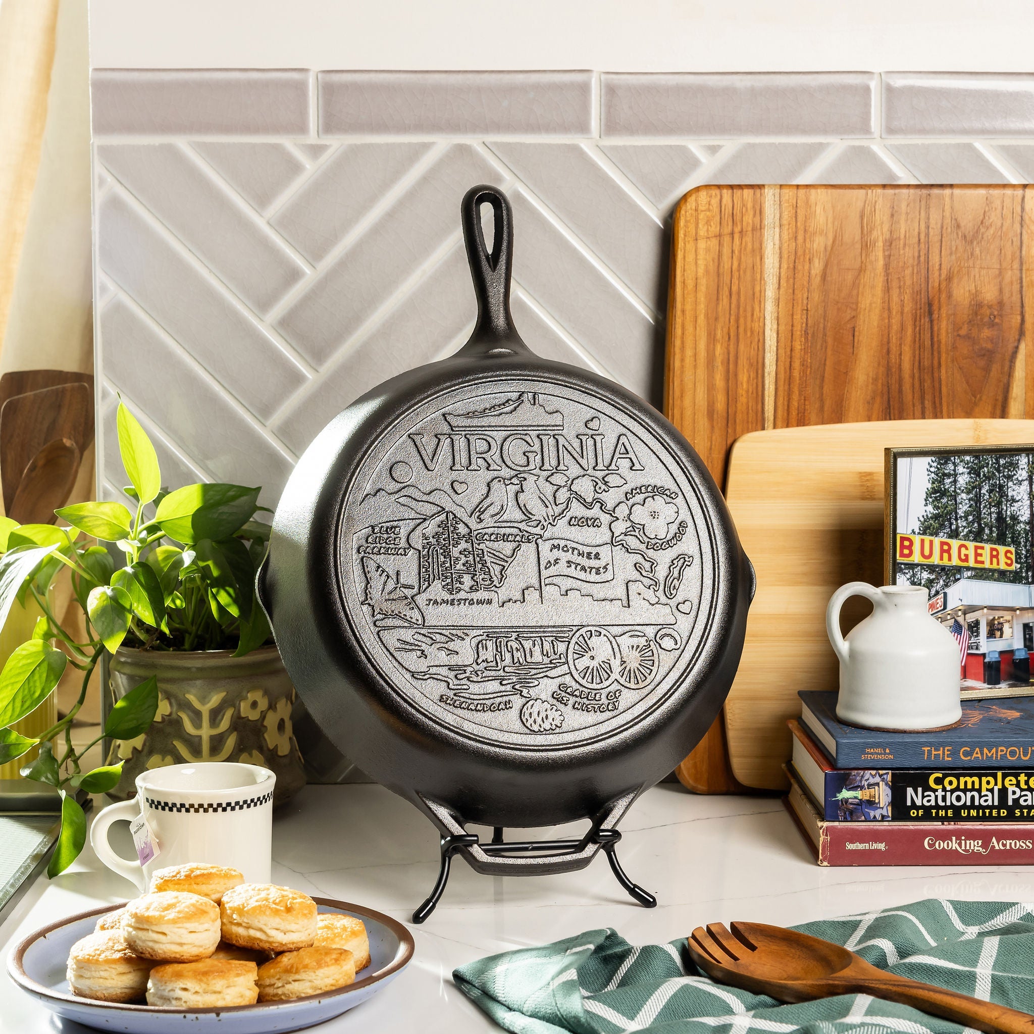 Lodge Heritage American Road Trip: 12 Inch Seasoned Cast Iron Skillet, Virginia - Image 2