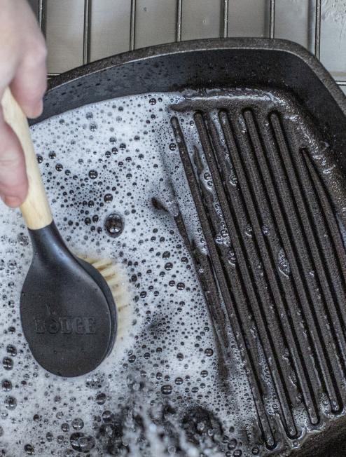 Lodge Heritage 10 Inch Scrub Brush - Image 3