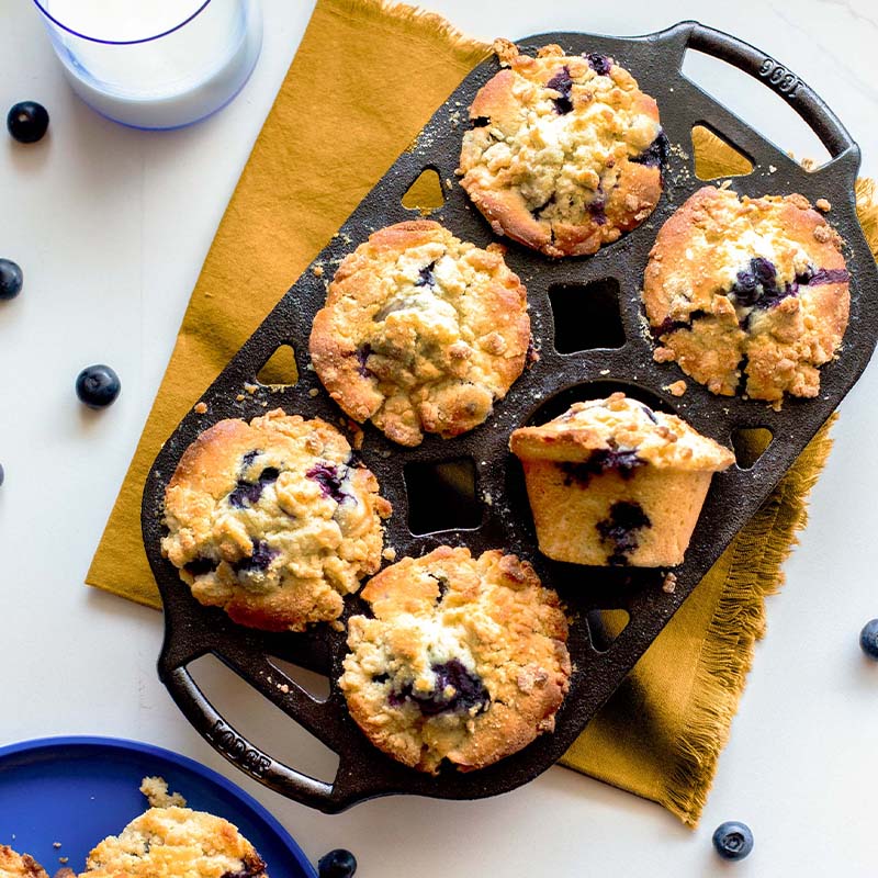 Lodge Heritage Seasoned Cast Iron Muffin Pan - Image 4