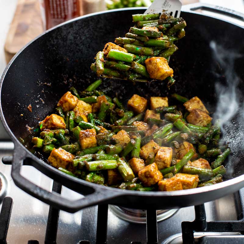 Lodge Heritage 14 Inch Seasoned Cast Iron Wok - Image 3