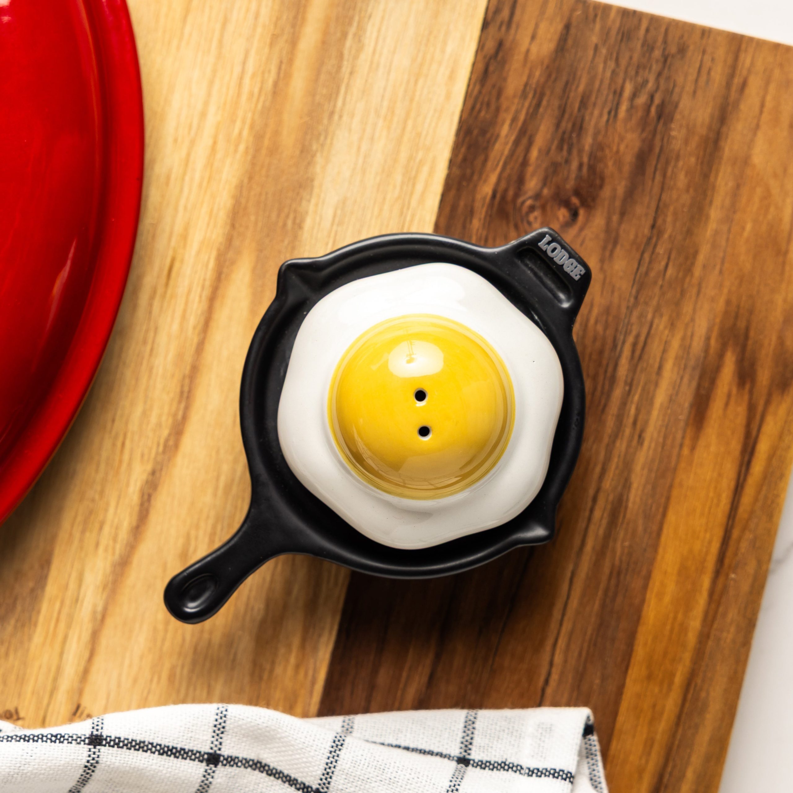 Lodge Heritage Lodge Heritage Skillet and Egg Salt and Pepper Shaker - Image 2