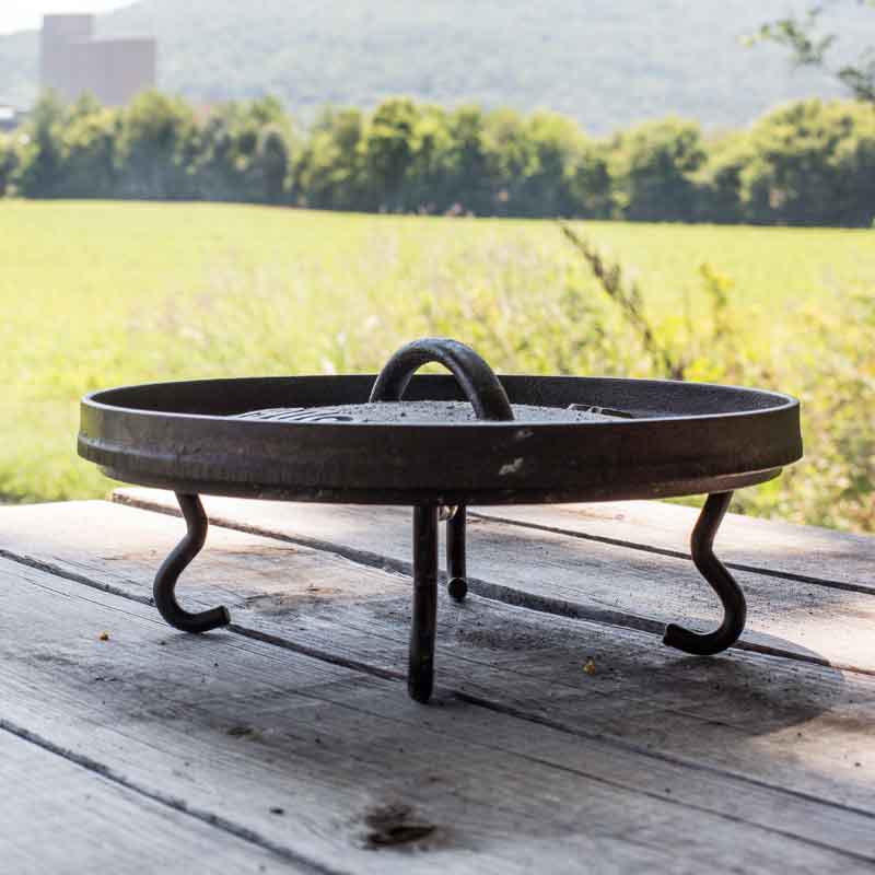Lodge Heritage 4 in 1 Camp Dutch Oven Tool - Image 4