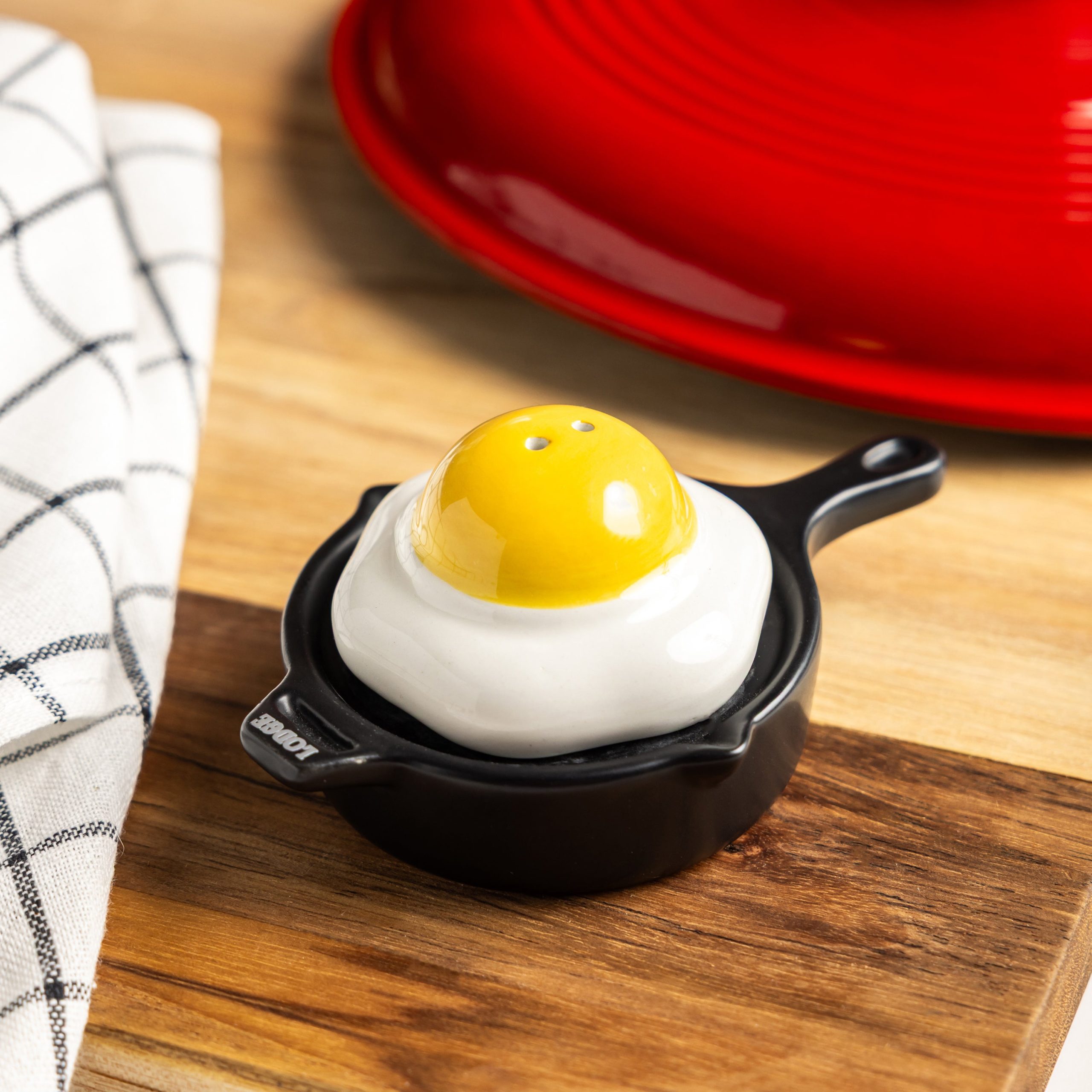 Lodge Heritage Lodge Heritage Skillet and Egg Salt and Pepper Shaker - Image 3