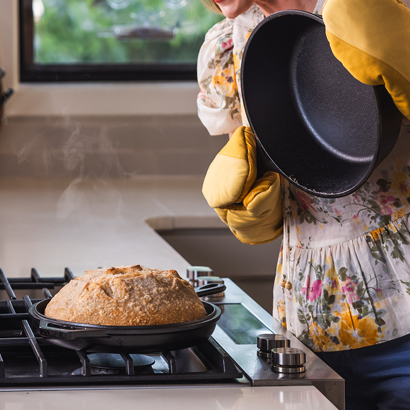 Lodge Heritage 3.2 Quart Seasoned Cast Iron Combo Cooker - Image 6