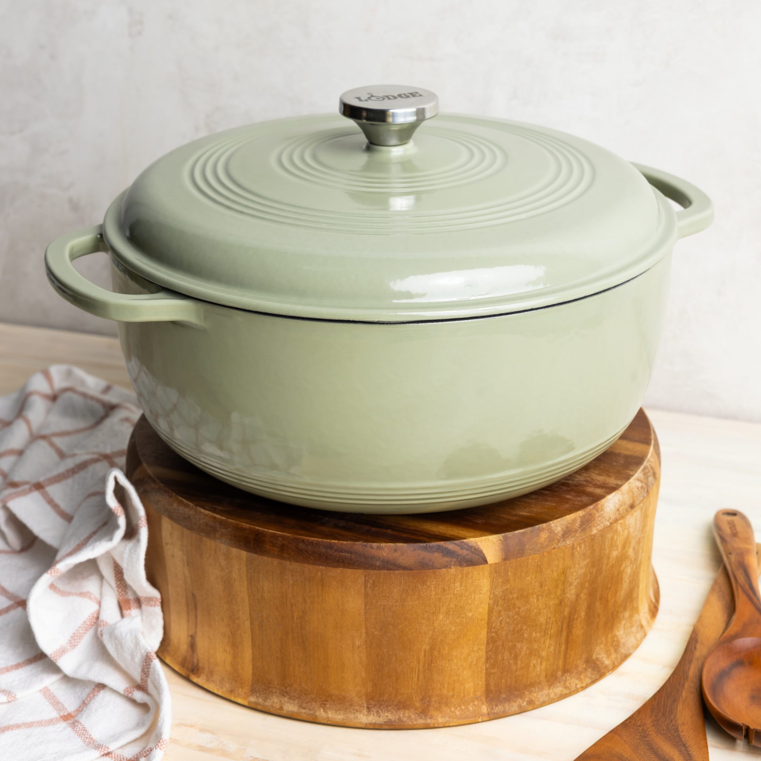 Lodge Heritage Essential Enamel Dutch Oven - Image 21