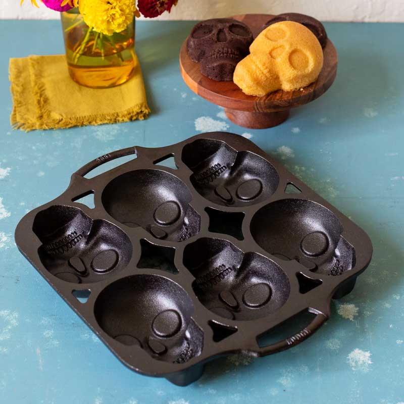 Lodge Heritage Skull Mini Cake Pan - Image 3