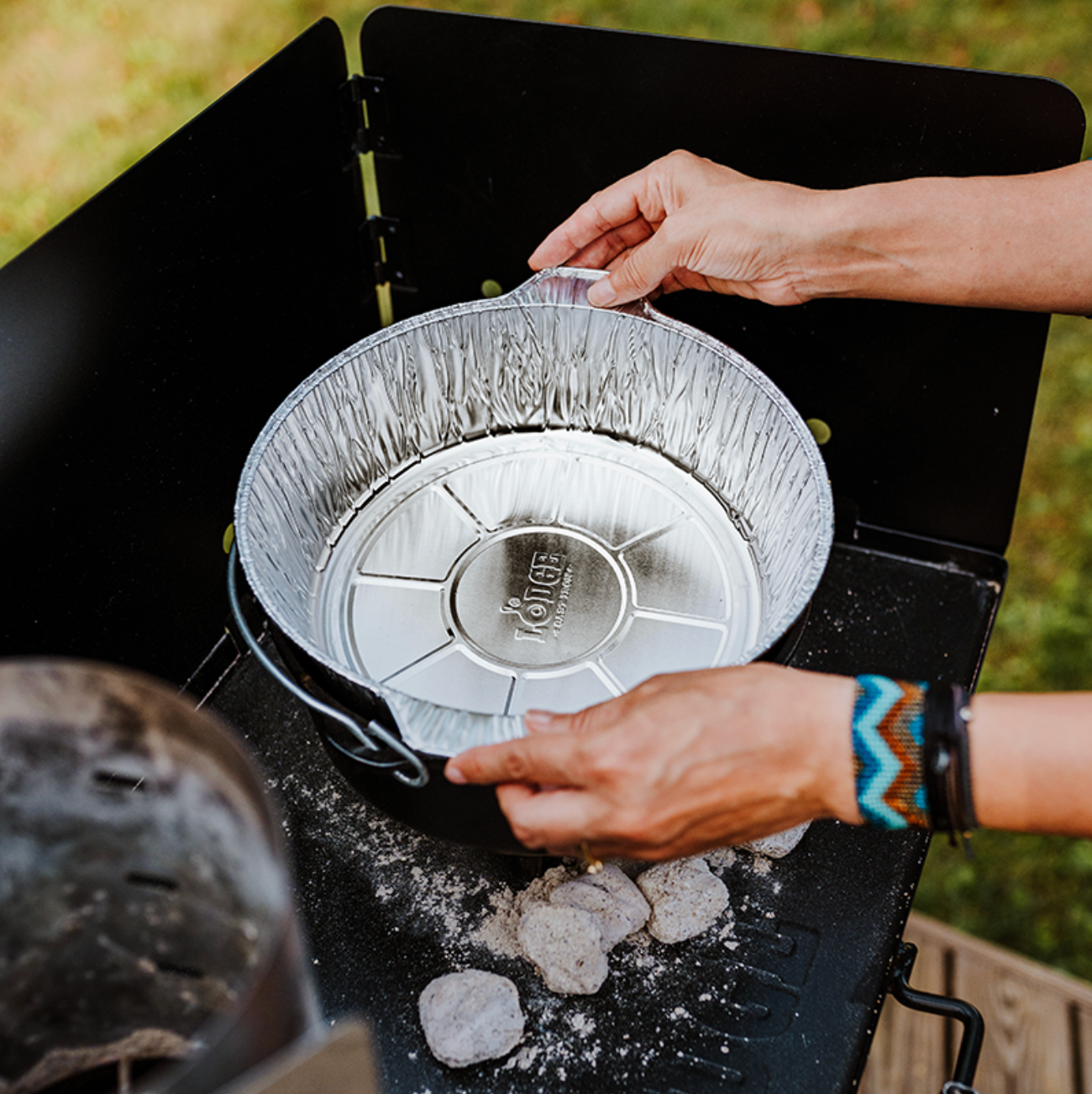 Lodge Heritage Foil Dutch Oven Liner - Image 30