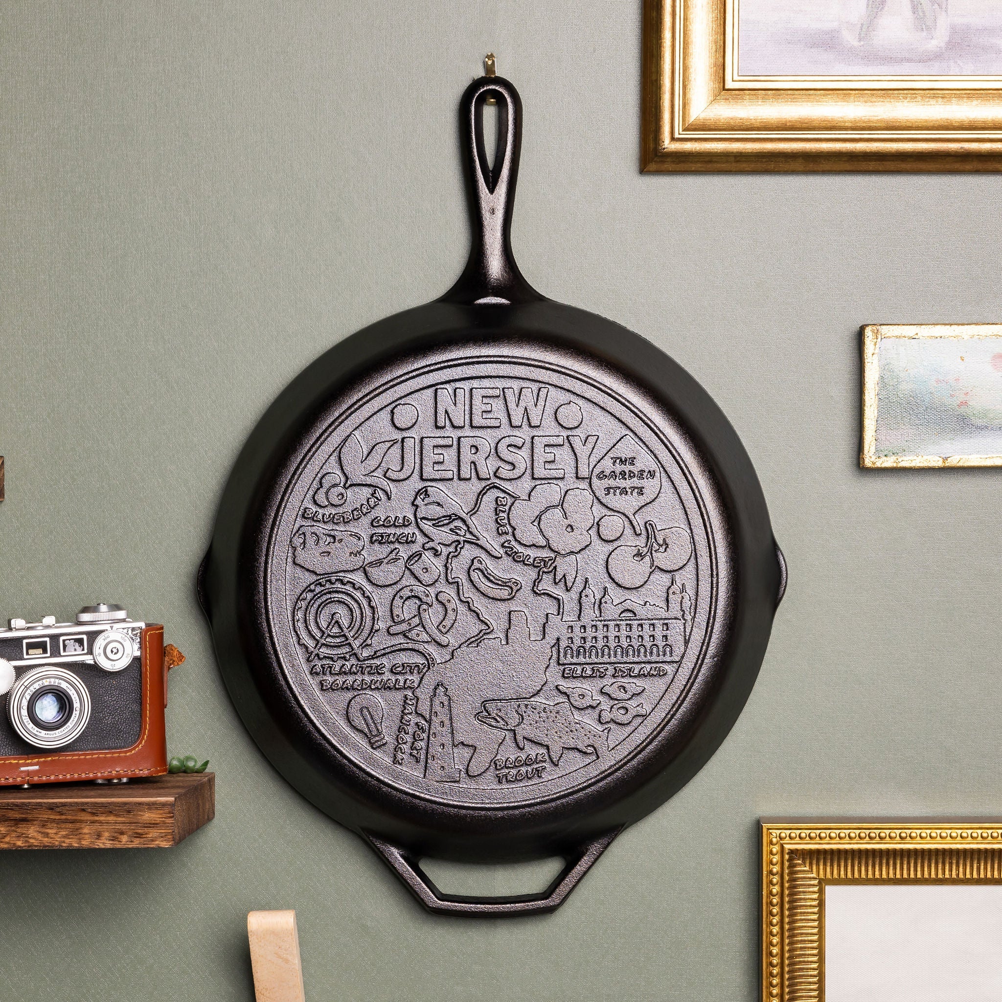 Lodge Heritage American Road Trip: 12 Inch Seasoned Cast Iron Skillet, New Jersey - Image 2