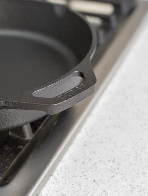 Lodge Heritage Cast Iron Dual-Handle Pan - Image 18