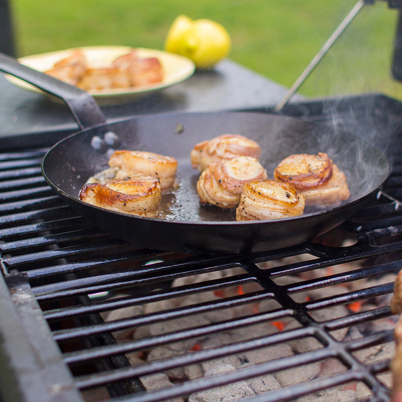 Lodge Heritage Carbon Steel Skillet - Image 4